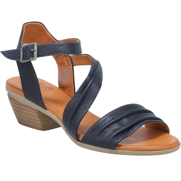 Miz‎ Mooz Womens Black Leather Ruched Ankle Strap Block Heel Sandals Size 40/9 - Picture 4 of 8